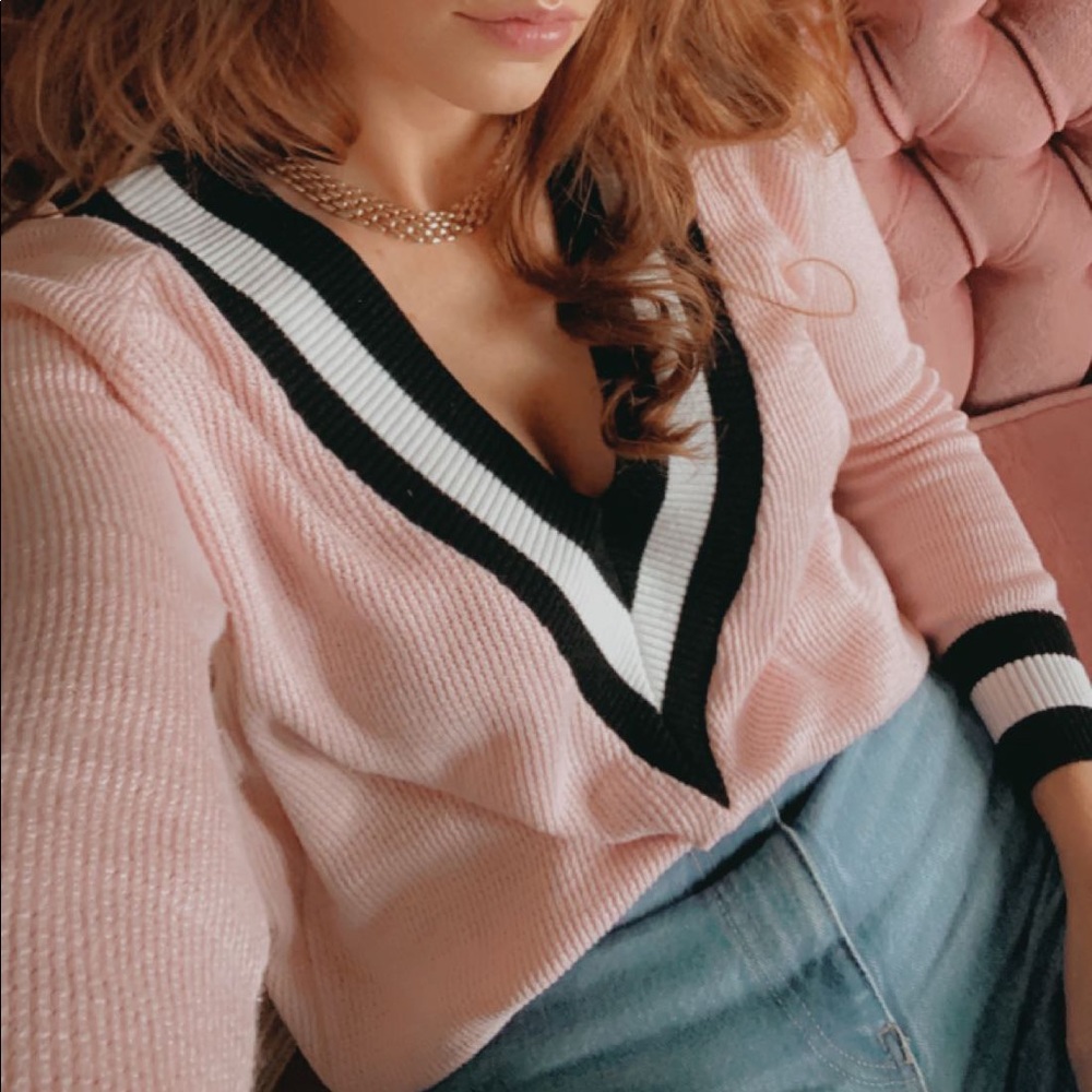 Pink sweater - Picture 2 of 5